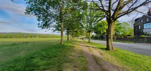 2 Bedroom House with Enclosed Garden and Parking Halifax