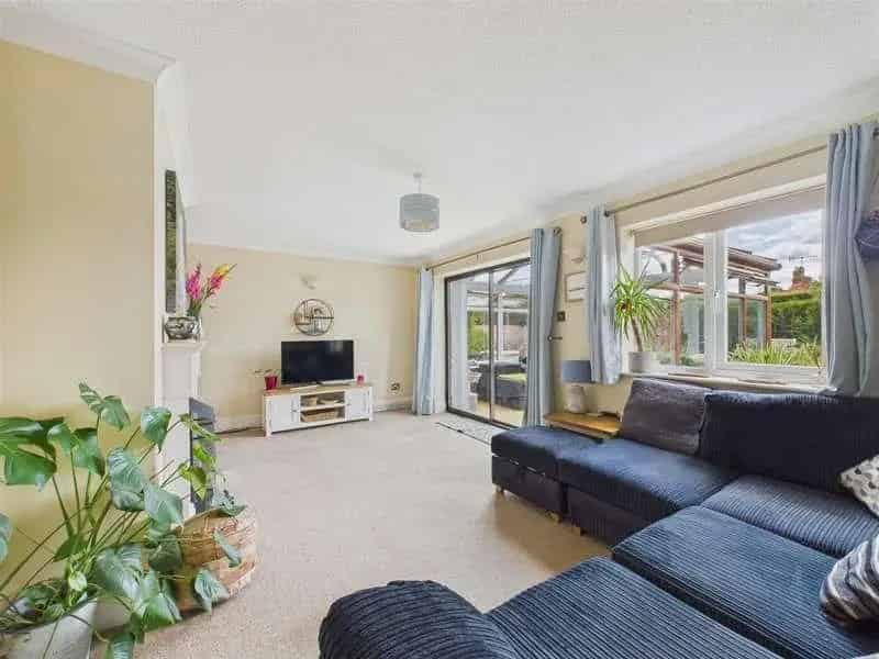 5 Bed Detached House For Sale Large Garden Ample Parking