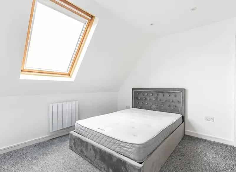 3 Bedroom Penthouse Apartment Kingston London