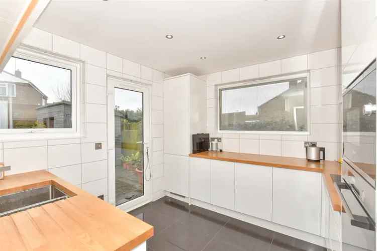 2 Bedroom Detached Bungalow for Sale Hampton