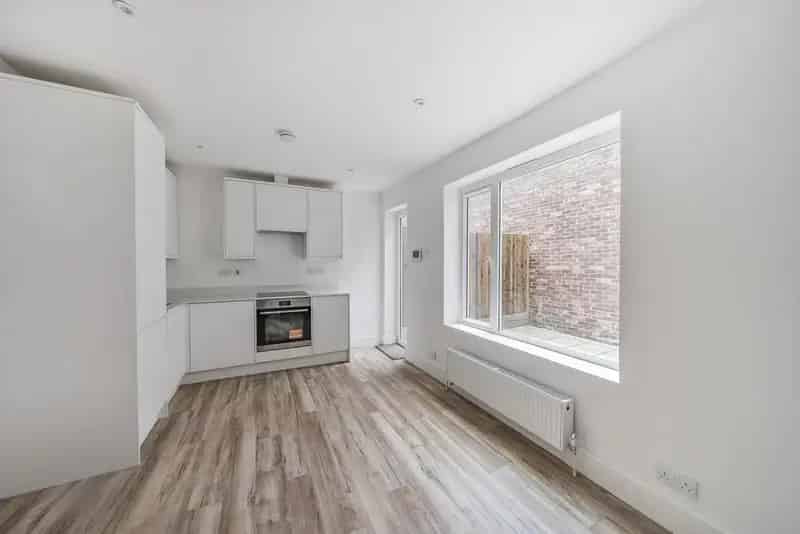 Refurbished One-Bedroom Flat near Elizabeth Line