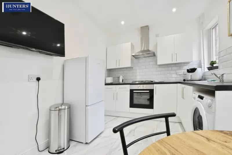 4 Bedroom Flat To Let Central Location Single Occupancy Utilities Included