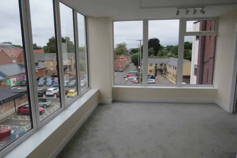 Modern One Bedroom Apartment near Newmarket Racecourses