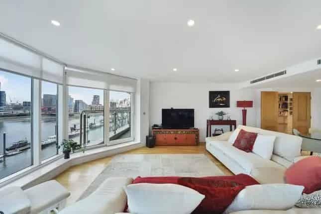 Spacious 3 Bed River View Apartment Imperial Wharf