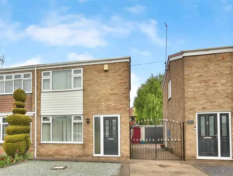 2 Bedroom Semi-Detached House for Sale