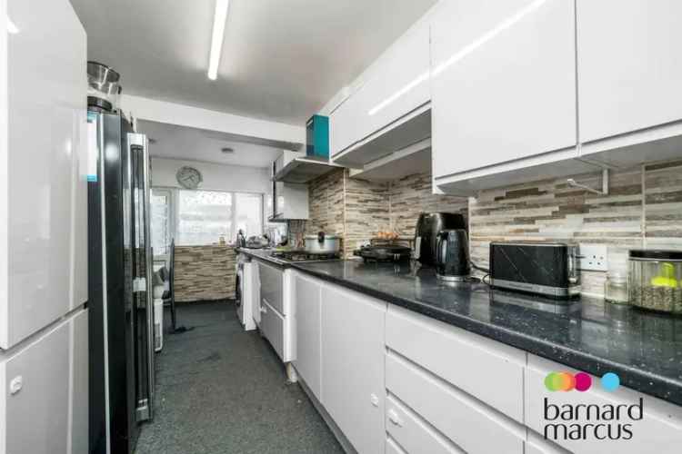 Spacious Family Home with Self Contained Outhouse and South Facing Garden