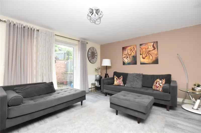 Four Bedroom Semi-Detached House in Dewsbury
