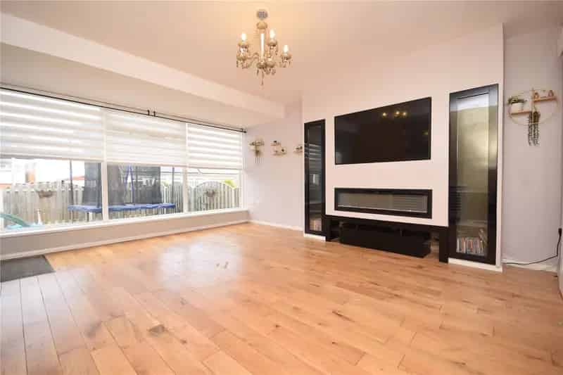 5 Bedroom Semi-Detached Home with Conservatory & Large Garden