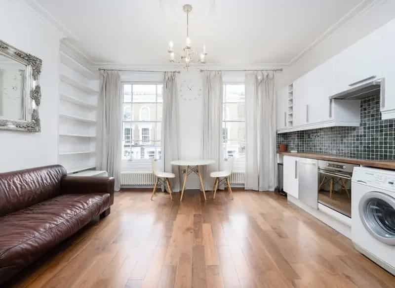 One Double Bedroom Flat First Floor Period Conversion Modern Kitchen