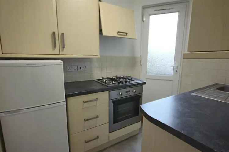 Studio Flat with Outdoor Space - Newly Fitted