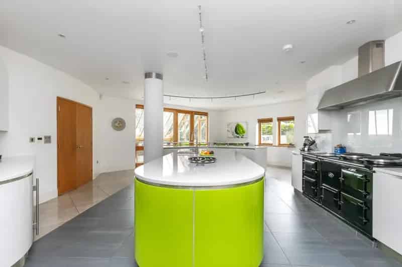 5 Bedroom Family Home with Stables near Stockbridge