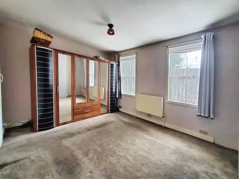 1 Bedroom Flat for Sale in London E6