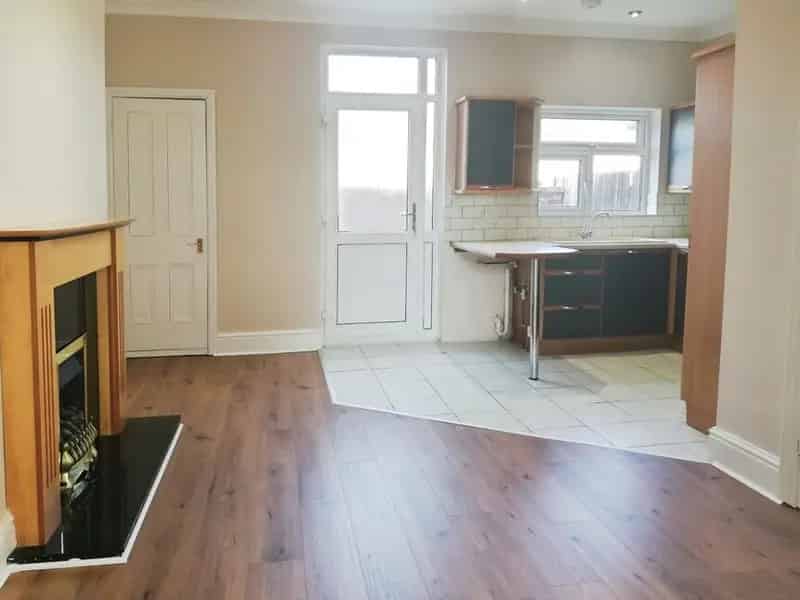 3 Bedroom End Terrace House Wakefield WF2