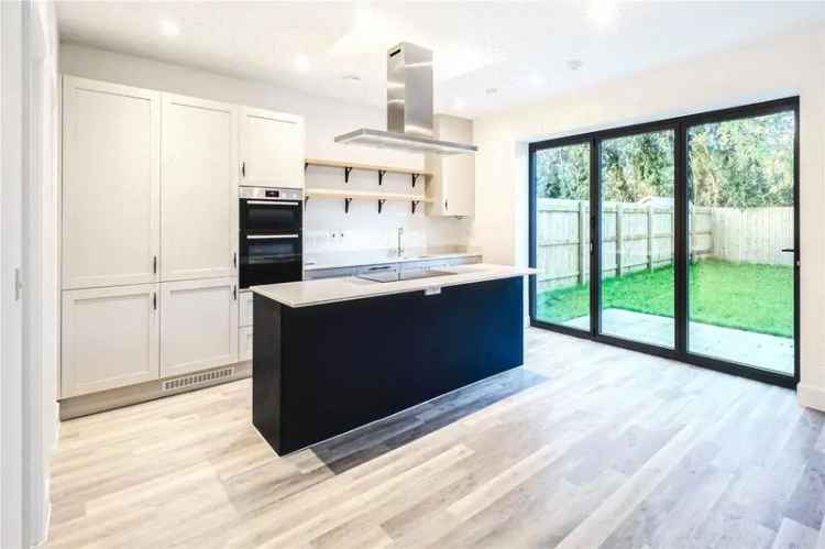 4 Bedroom Link Detached House for Sale in Swindon