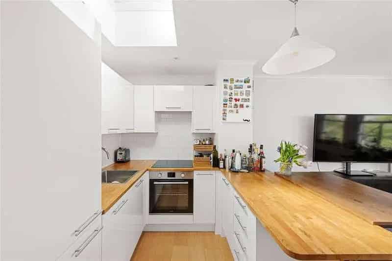 2 Bed Flat for Sale Earls Court Gloucester Road