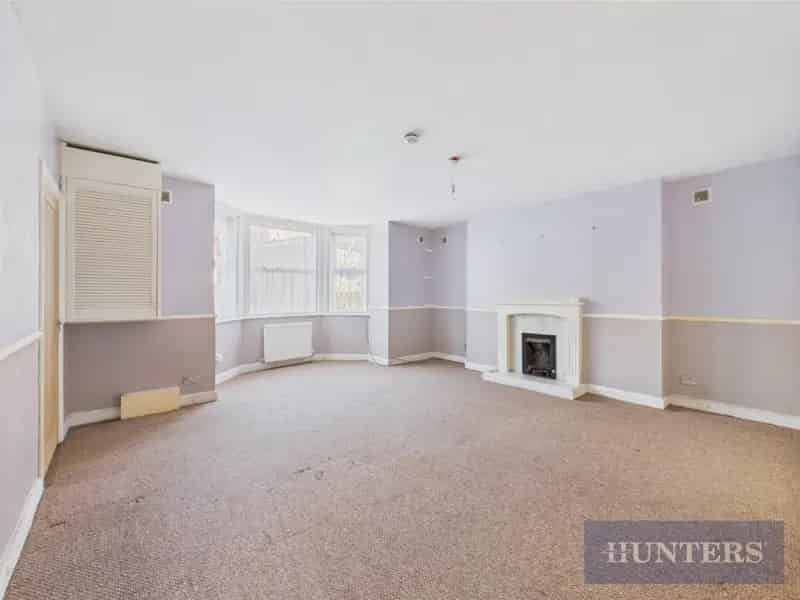 2 Bedroom Basement Flat for Sale in Scarborough South Side
