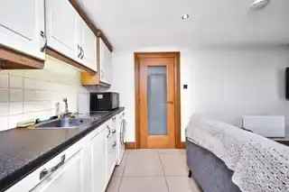 4 Bed Ground Floor Apartment Near West Strand Beach