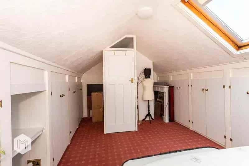 4 bed house for sale