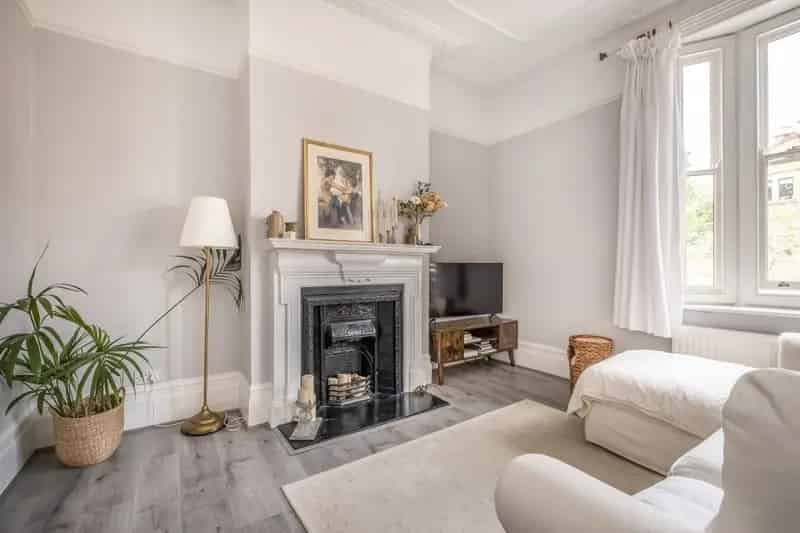 1 Bedroom Flat to Rent Barnes Village High Ceilings Ensuite
