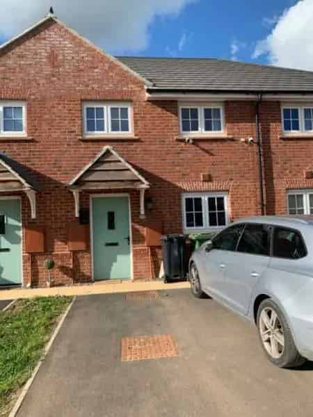 2 Bed Terrace House Large Garden Downstairs Toilet