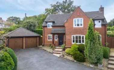 Spacious Family Home in Honiton with Countryside Views