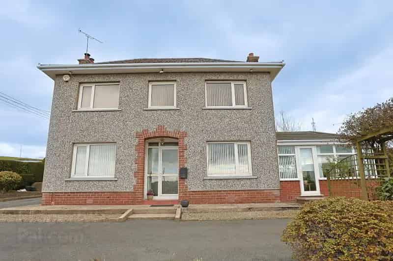 4 Bed Family Home with Sun Lounge and Garage