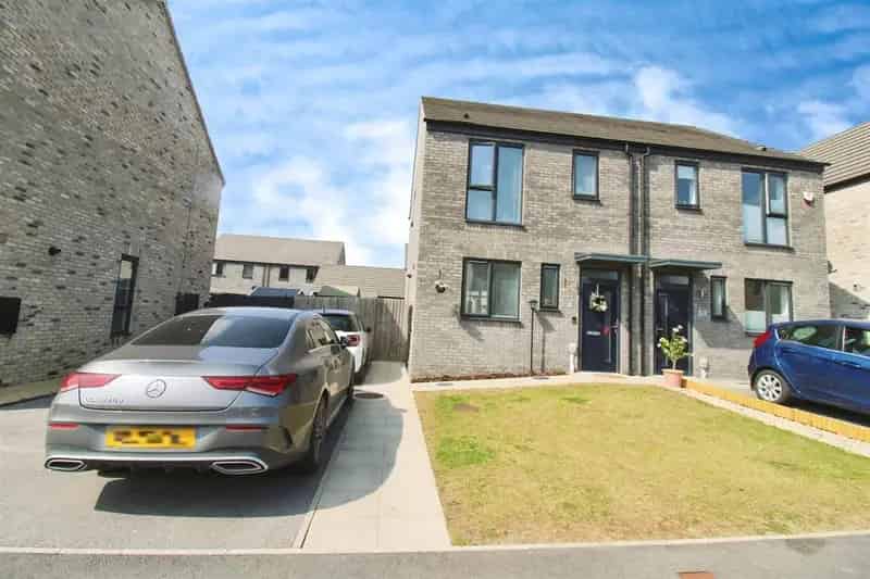2 Bedroom Semi Detached House For Sale