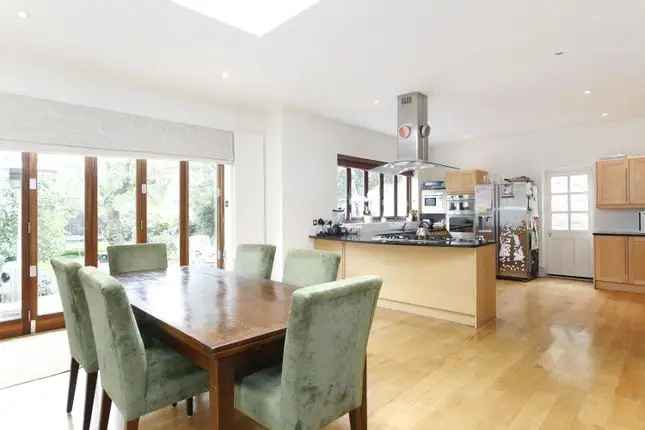 Detached house to rent in Mortlake Road, Kew, Richmond TW9