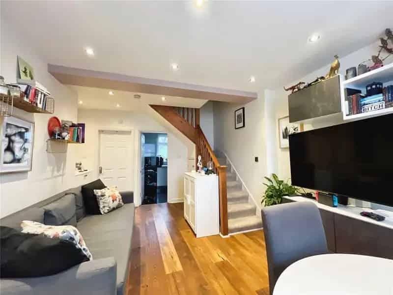 2 Bedroom Flat for Sale London SE6 Corbett Estate