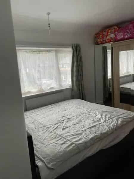 3 Bedroom House with Driveway and Garden South Manchester