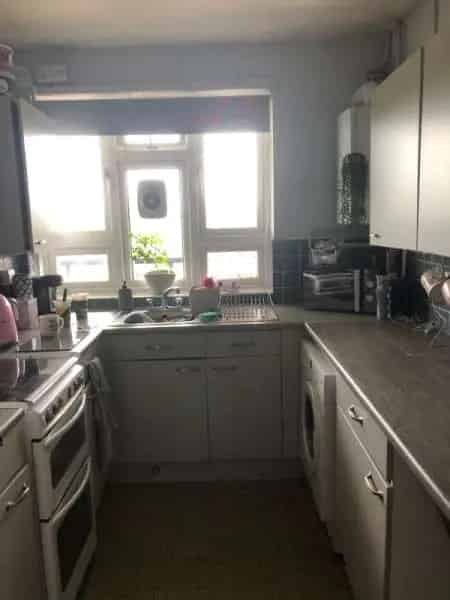 Spacious 5th Floor Flat Near Parks and Schools
