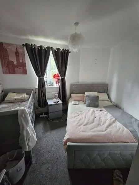 2 Bedroom Ground Floor Flat Near Epsom Town Centre