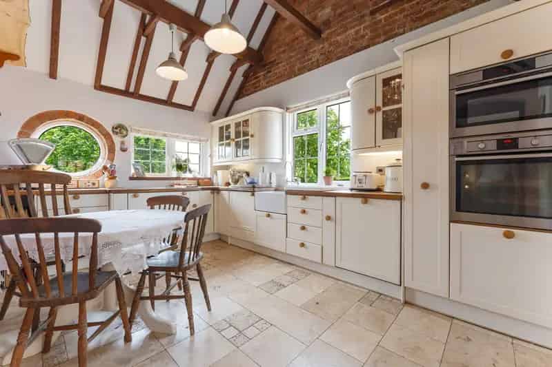 6-Bedroom Farmhouse with Equestrian Facilities Pirton Worcestershire
