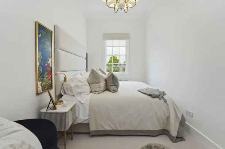 1 Bedroom Flat for Sale in Royal Crescent