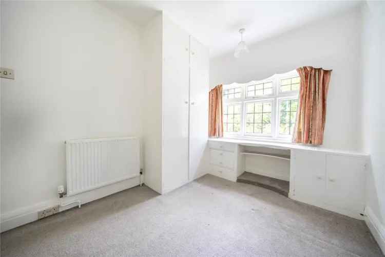 House For Sale in Leeds, England