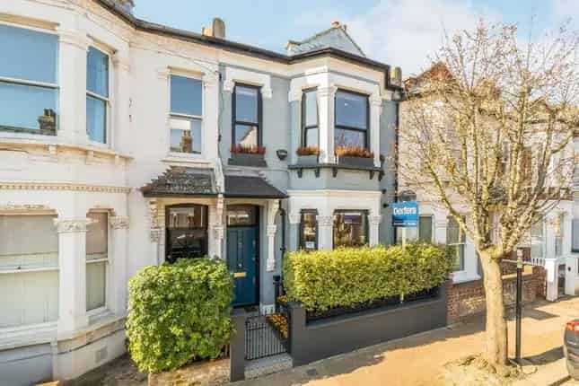 Four Double Bedroom Victorian Home  London SW11