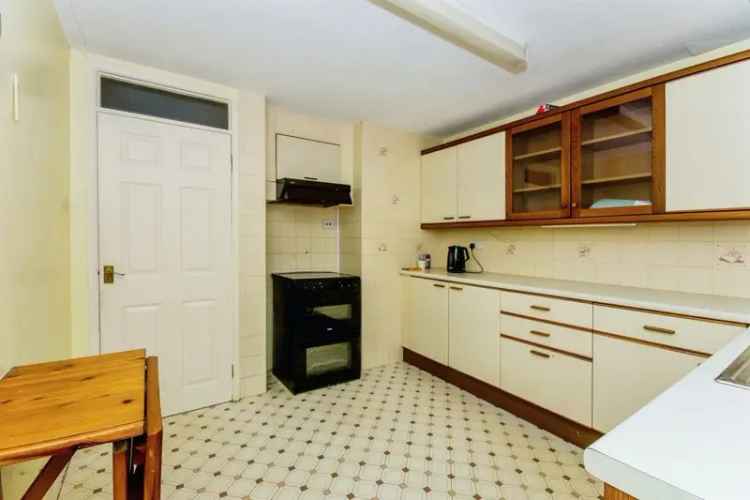 3 Bed Detached Bungalow with Open Field Views