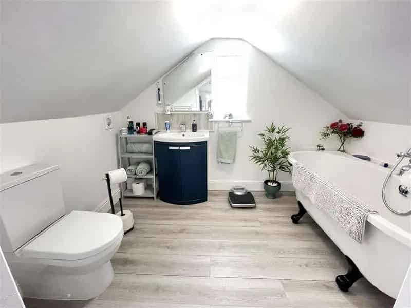 3 Bed Detached Chalet Bungalow For Sale