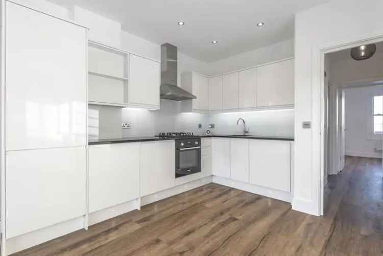 Flat For Sale in London, England