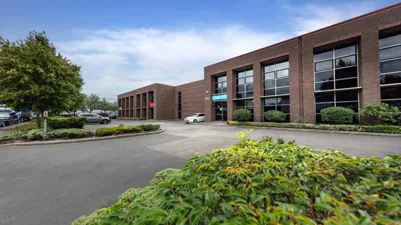 Modern Warehouse Unit 5893 sq ft Near M4 J6 7 Heathrow