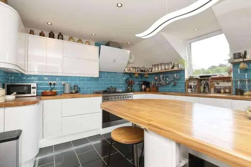 2 Bed Flat for Sale in Juniper Green, Edinburgh