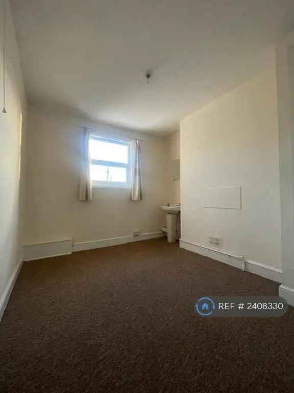 4 Bedroom Maisonette Sea Views Modern Kitchen