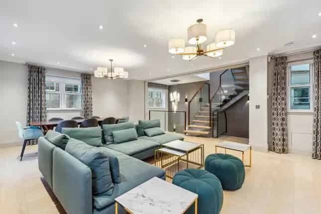 Knightsbridge Mews House for Sale - 1979 sq ft