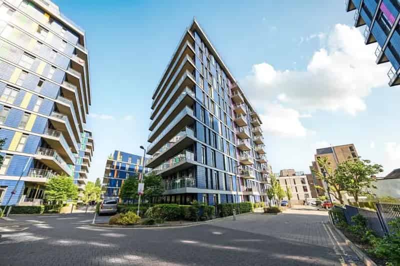 2 Bed 2 Bath Apartment near Central London Tube Stations