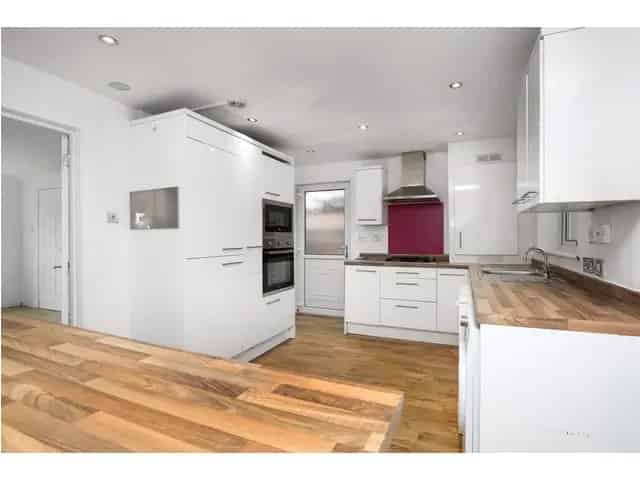 3 Bedroom Semi-Detached House for Sale in Bishopbriggs