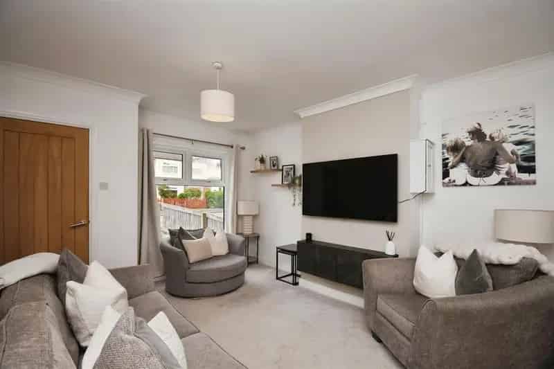 2 Bedroom End Terrace House For Sale