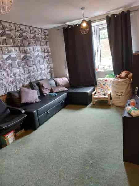 2 Bedroom Maisonette with Balcony and New Heating System