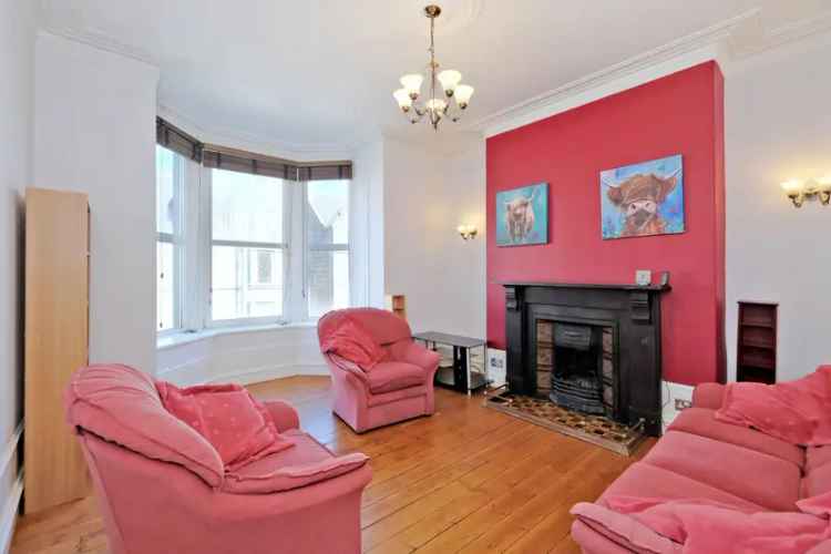 2-Bedroom Flat in City Center - Immaculate and Charming