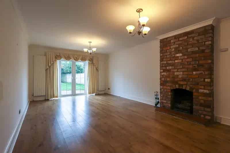 4 Bedroom Family Home with Double Garage and Garden