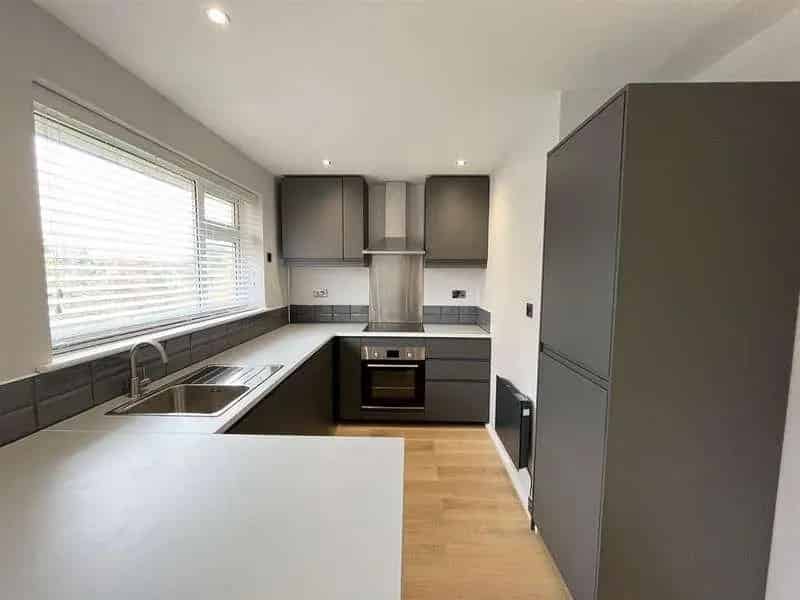 2 Bed Flat for Sale - Recently Refurbished Maisonette